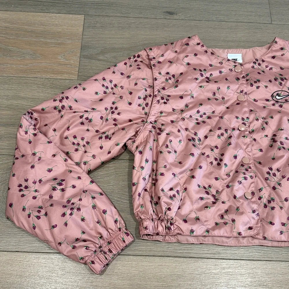 NIKE Rose Whisper Sportswear Icon Clash Woven Quilt Button Up Jacket‎ Size Small